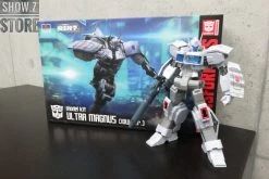 Flame Toys Furai Model Ultra Magnus Model Kit IDW Version -Action Figure Shop 0d5fe9128e
