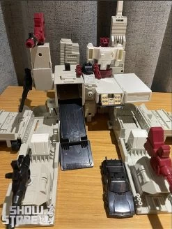 4th Party Transformers G1 Metroplex -Action Figure Shop 9073c429cb