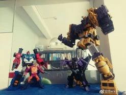 Toyworld TW-C07Y Constructor Devastator -Action Figure Shop e8b2b5b0d8